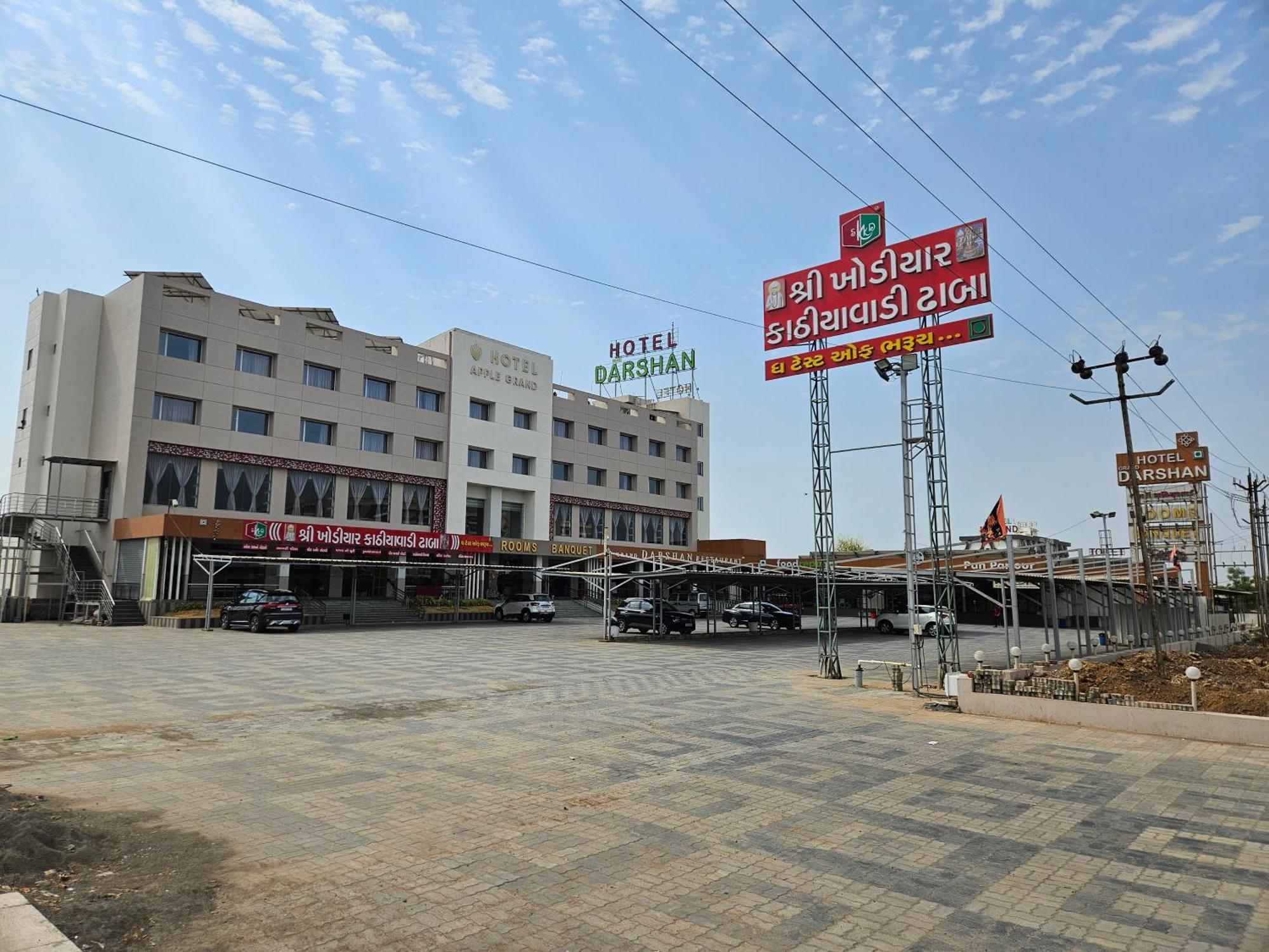 Hotel Grand Darshan Вадодара Экстерьер фото
