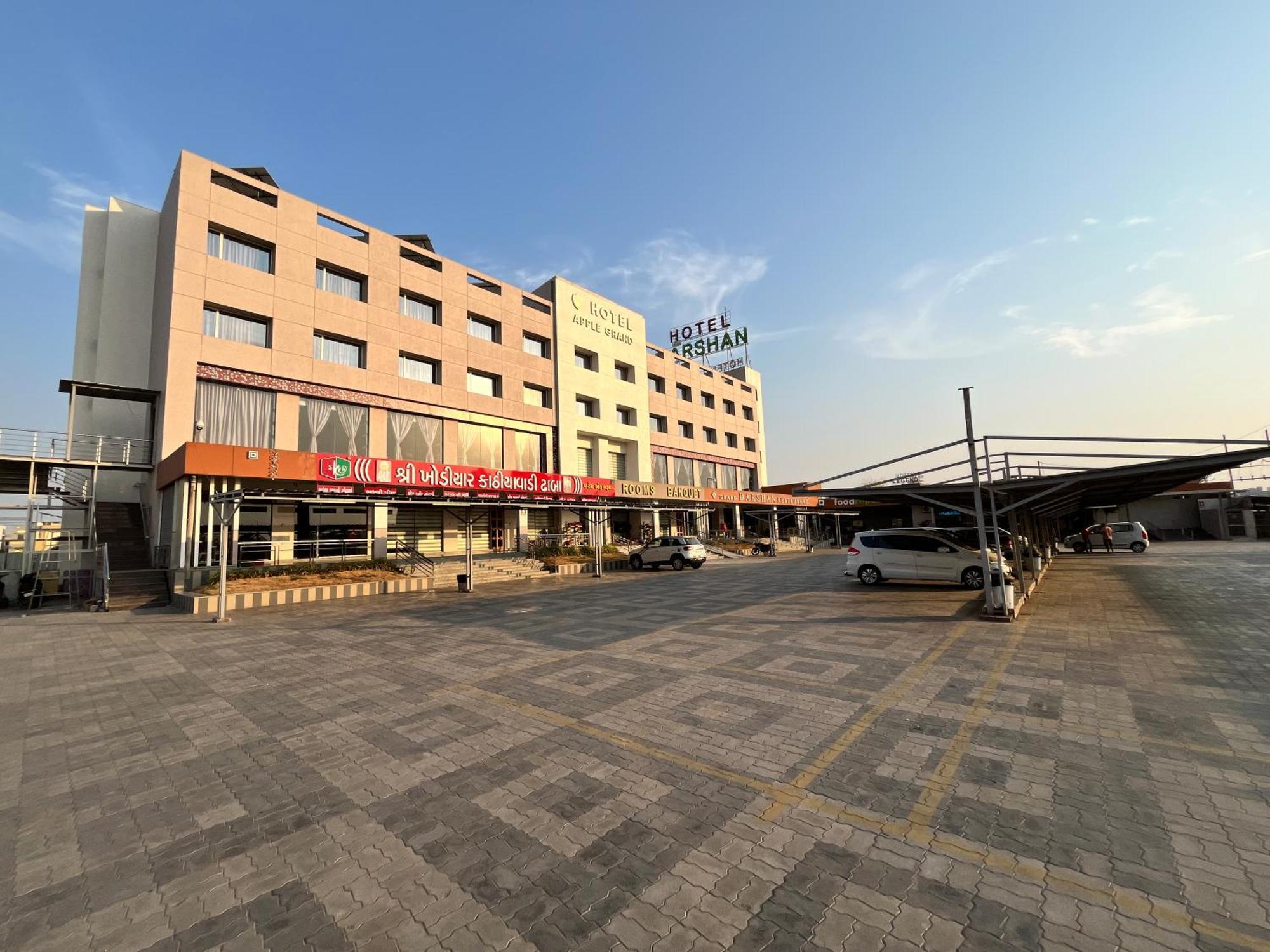 Hotel Grand Darshan Вадодара Экстерьер фото
