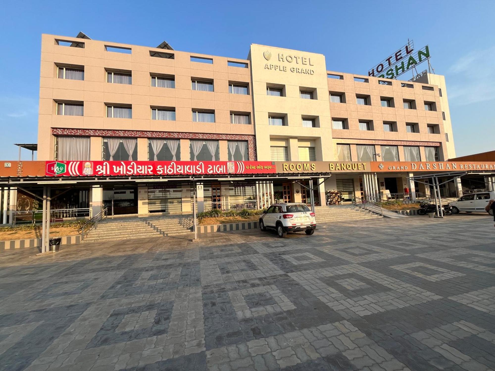 Hotel Grand Darshan Вадодара Экстерьер фото