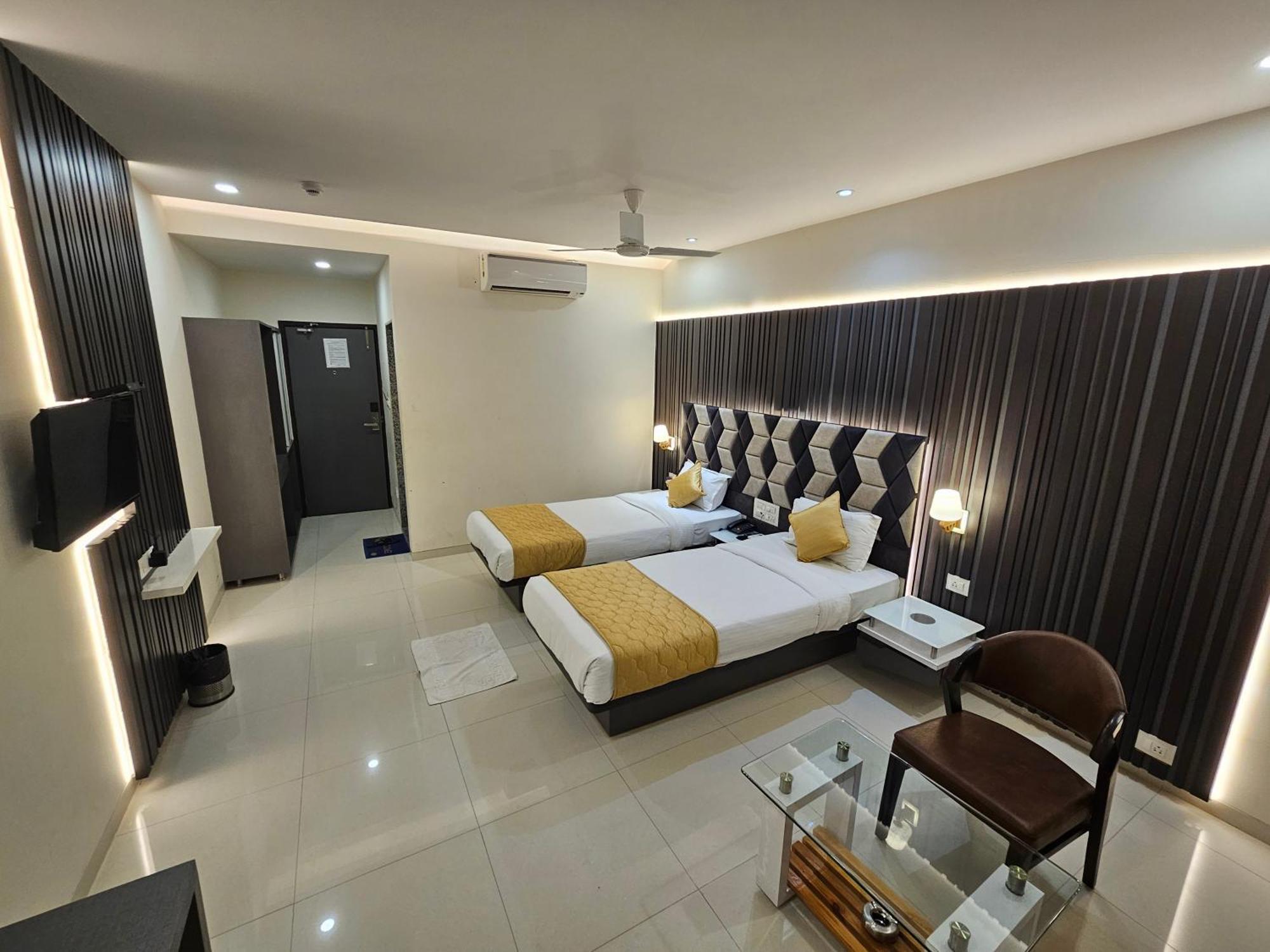 Hotel Grand Darshan Вадодара Экстерьер фото