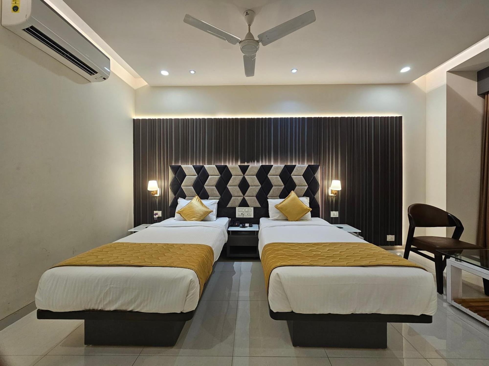 Hotel Grand Darshan Вадодара Экстерьер фото
