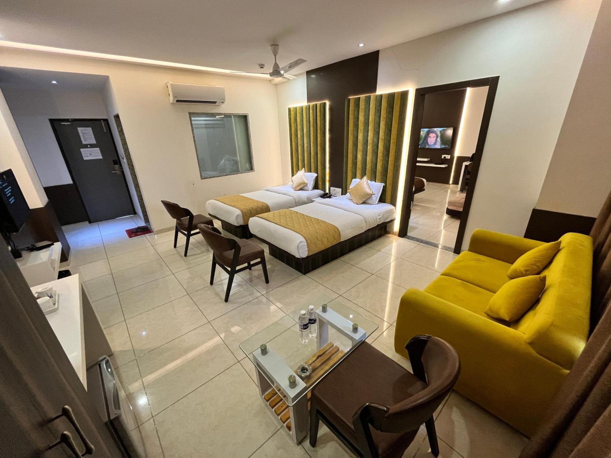 Hotel Grand Darshan Вадодара Экстерьер фото