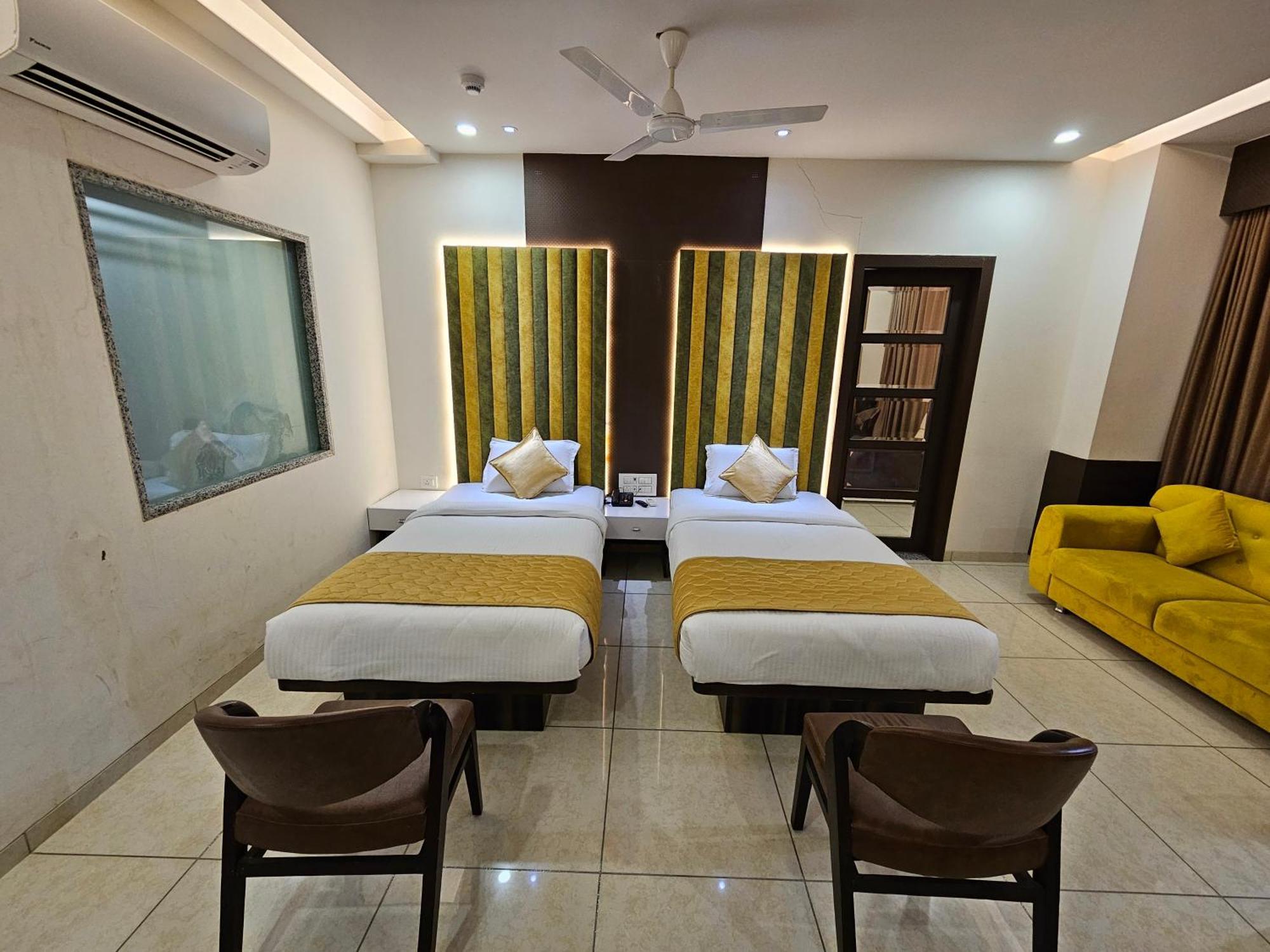 Hotel Grand Darshan Вадодара Экстерьер фото