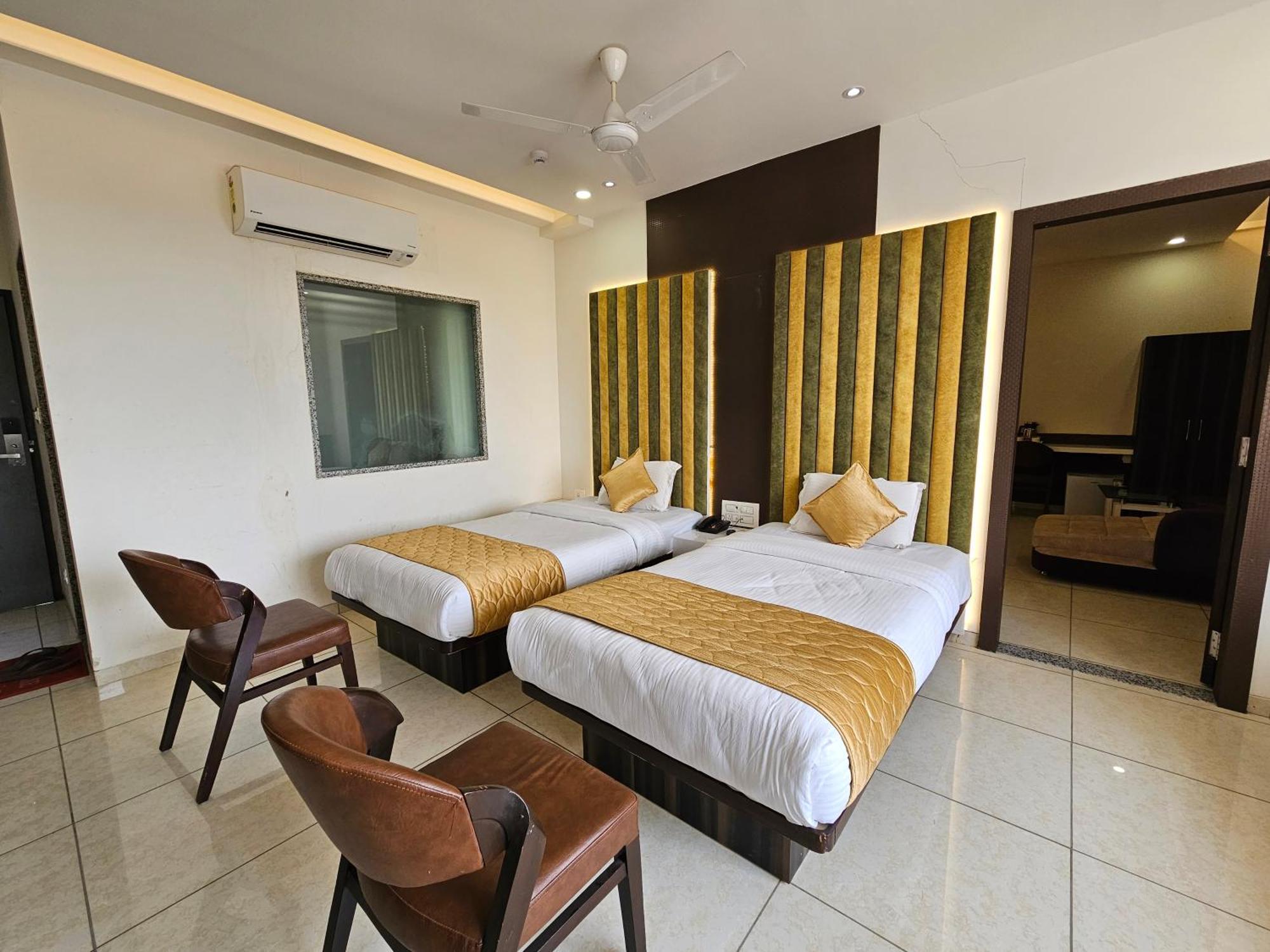 Hotel Grand Darshan Вадодара Экстерьер фото