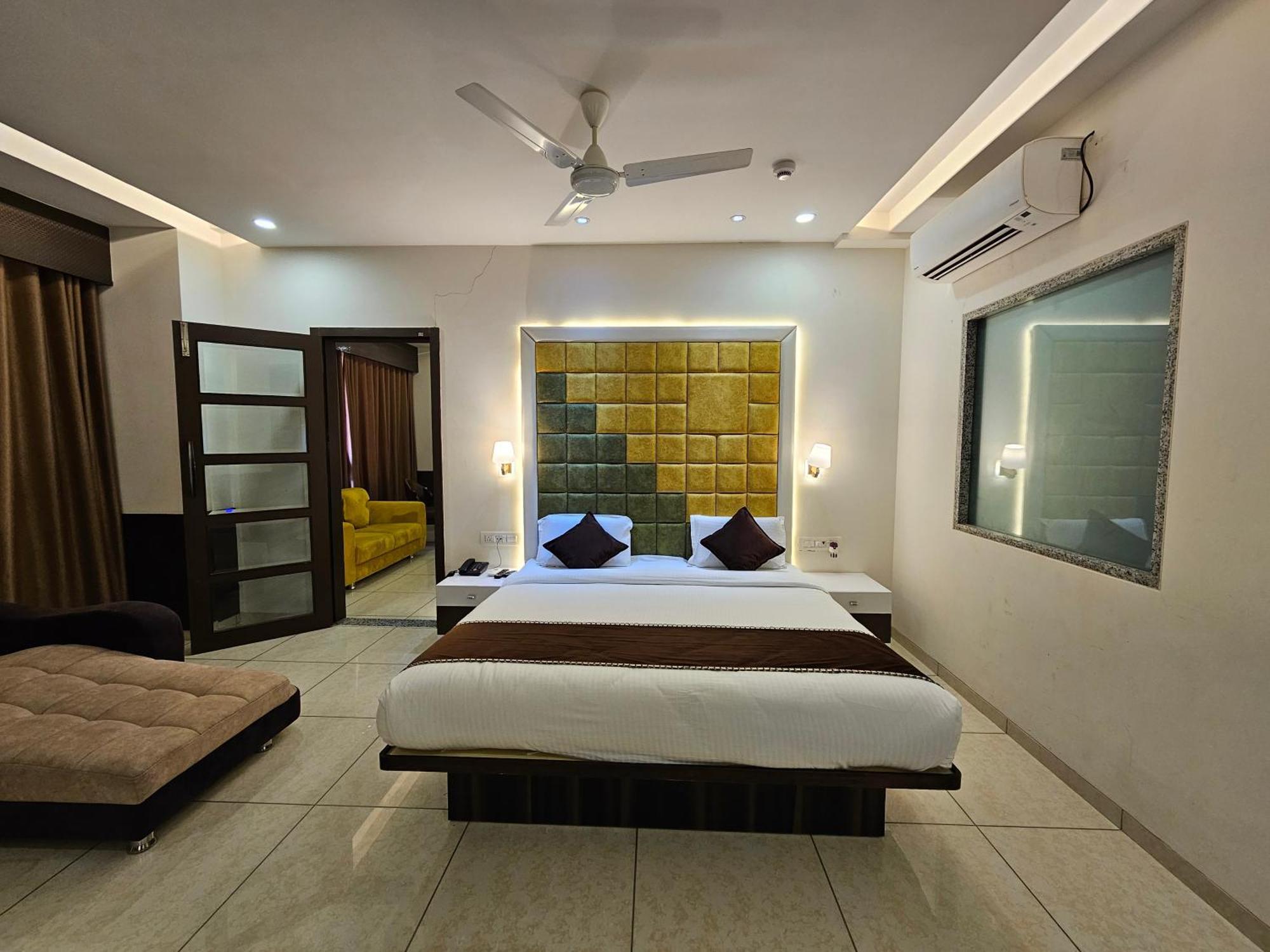 Hotel Grand Darshan Вадодара Экстерьер фото