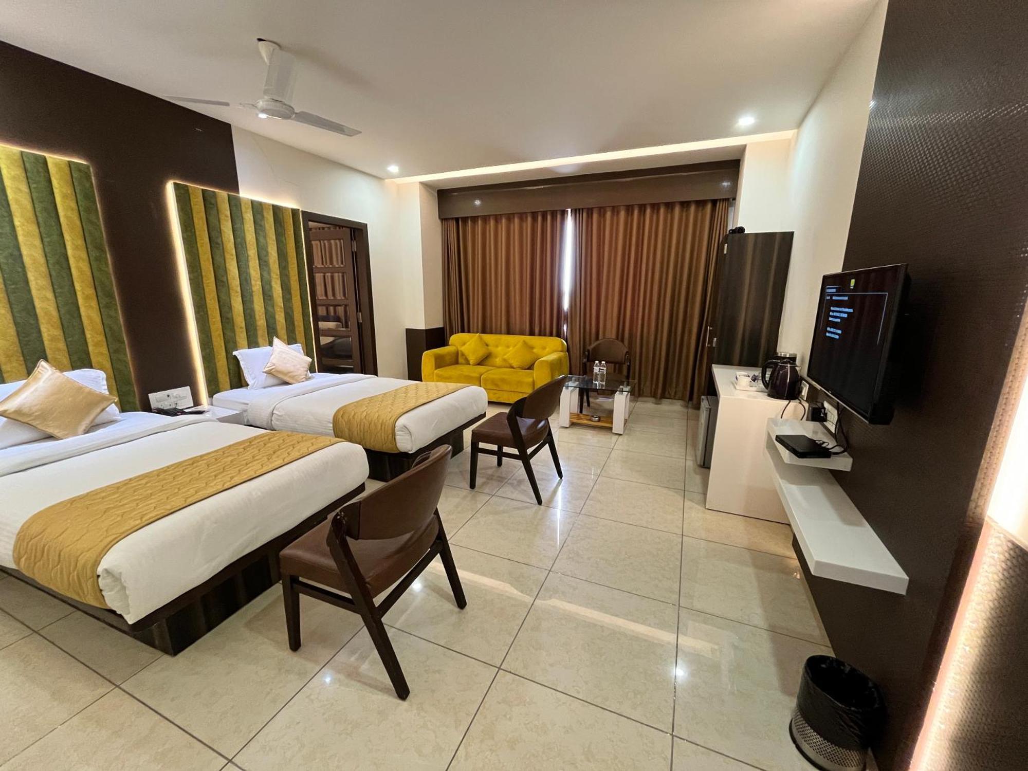 Hotel Grand Darshan Вадодара Экстерьер фото