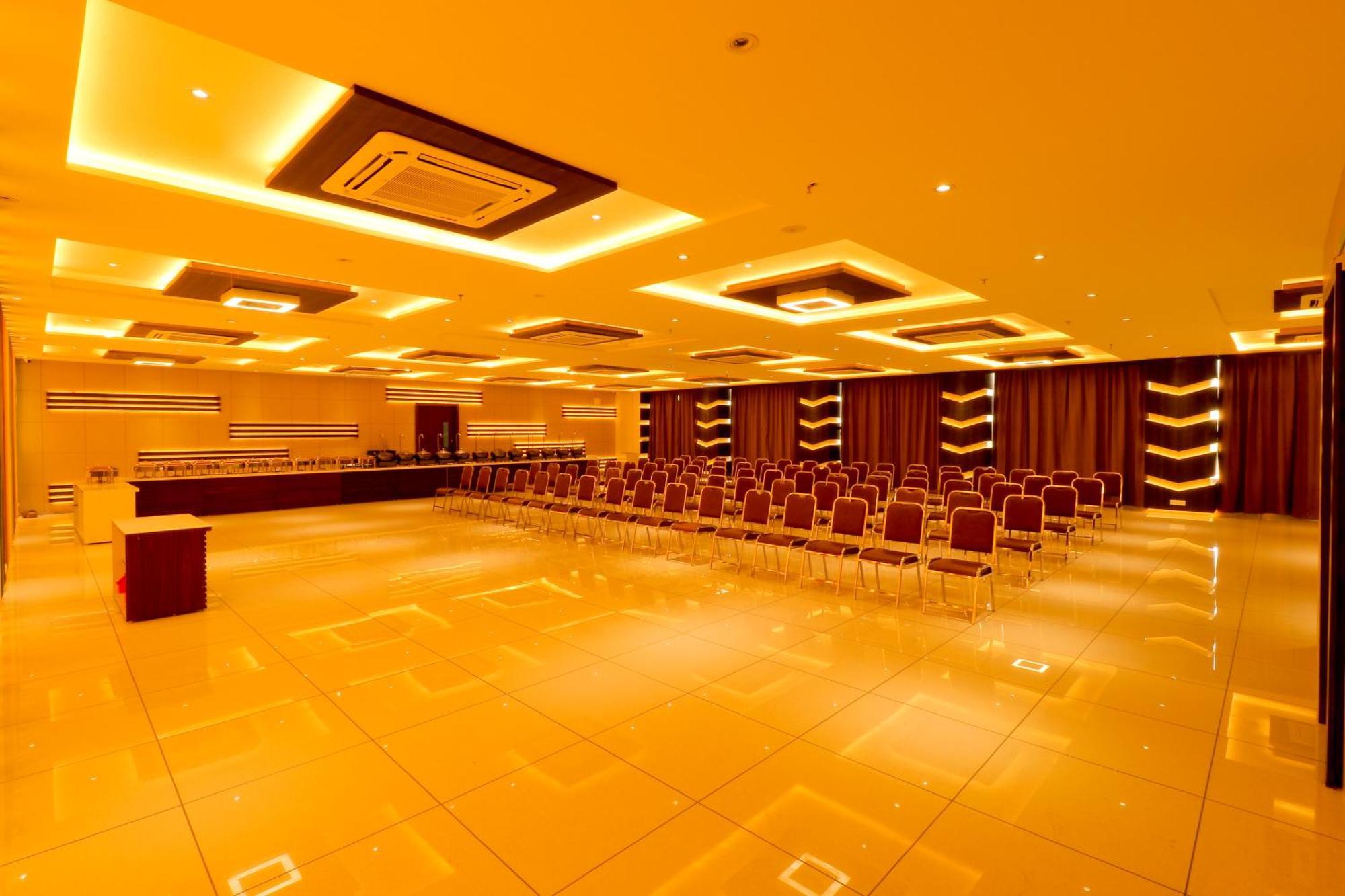 Hotel Grand Darshan Вадодара Экстерьер фото