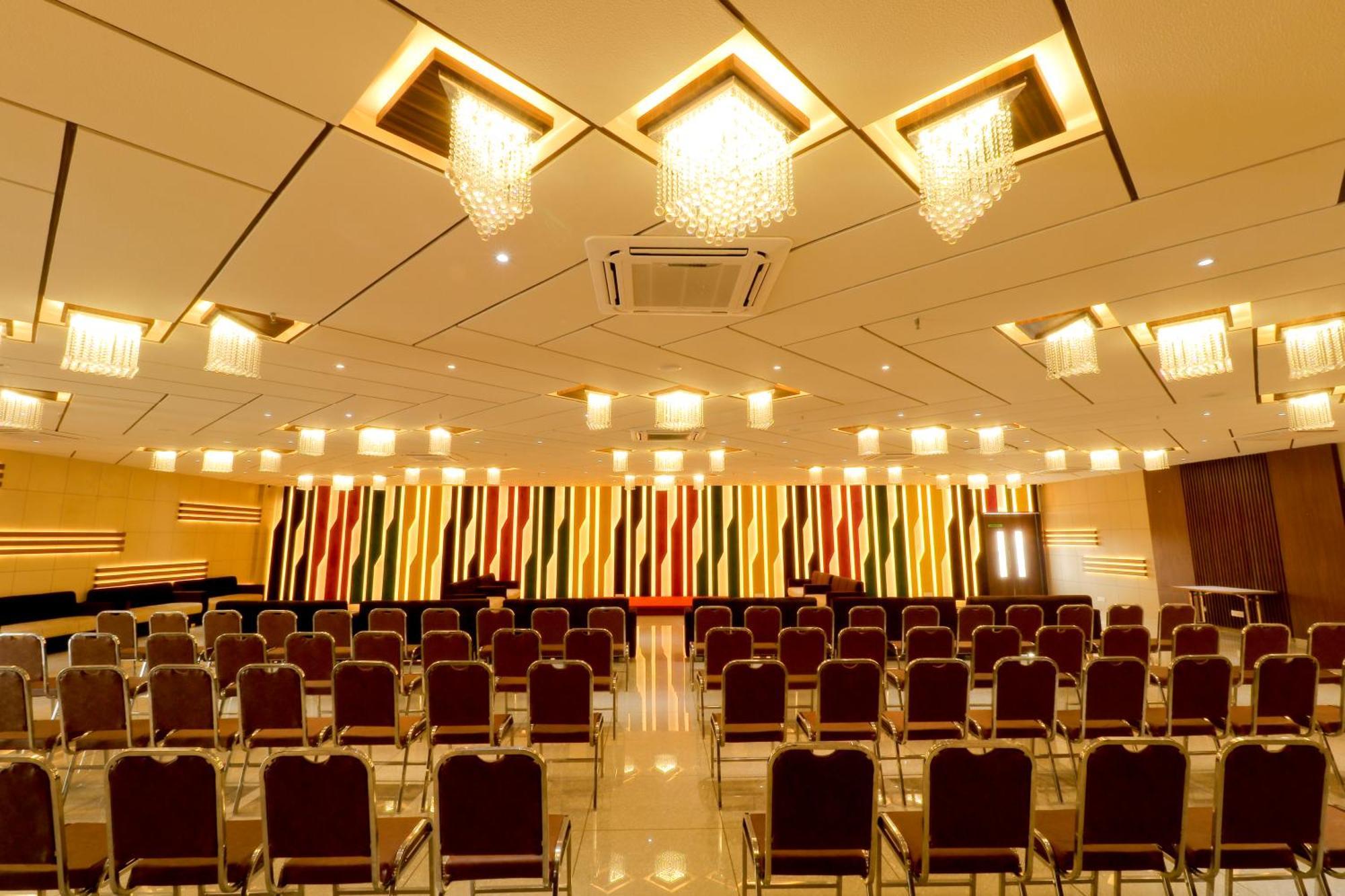 Hotel Grand Darshan Вадодара Экстерьер фото