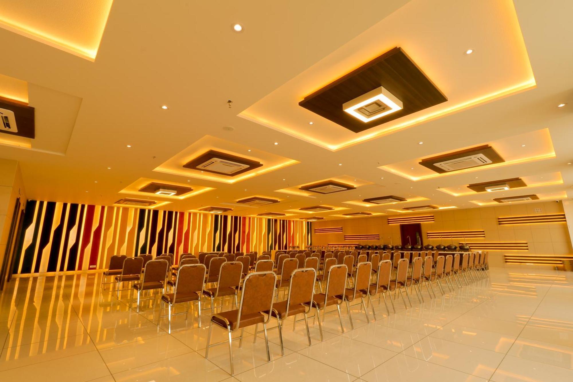 Hotel Grand Darshan Вадодара Экстерьер фото