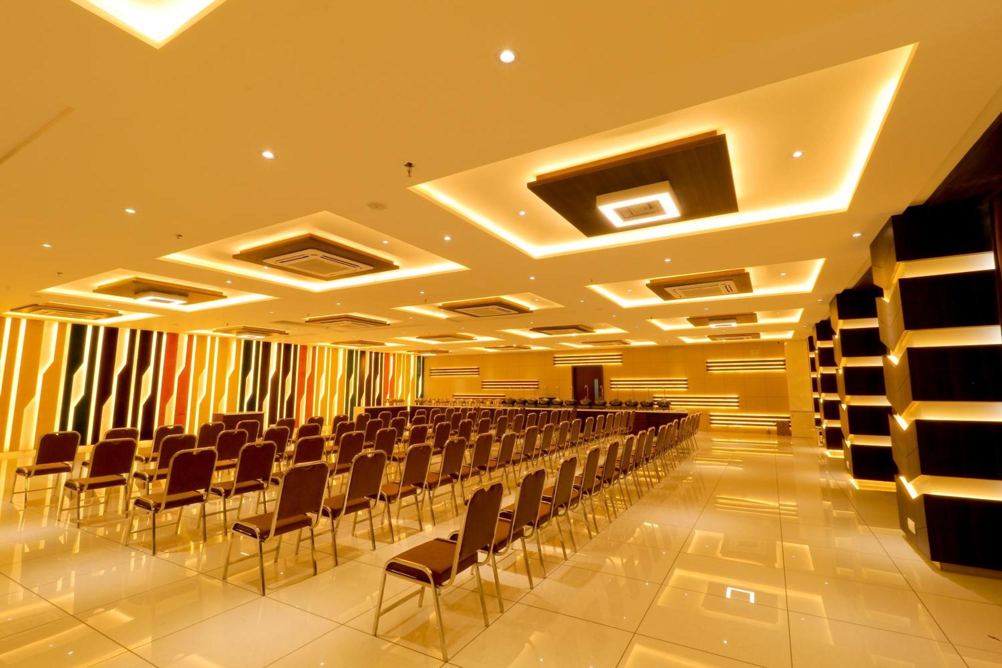Hotel Grand Darshan Вадодара Экстерьер фото