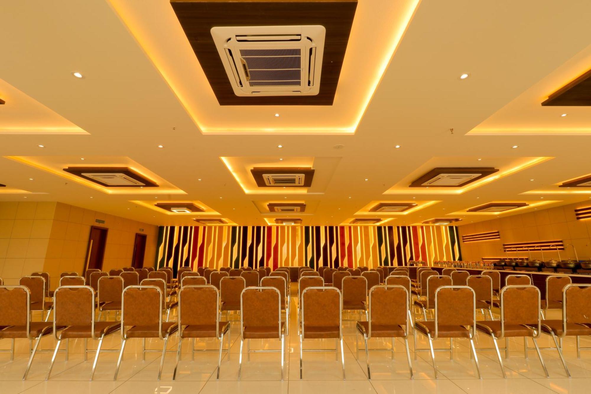 Hotel Grand Darshan Вадодара Экстерьер фото